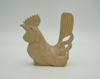 Gallo blanco de madera tallada a mano.