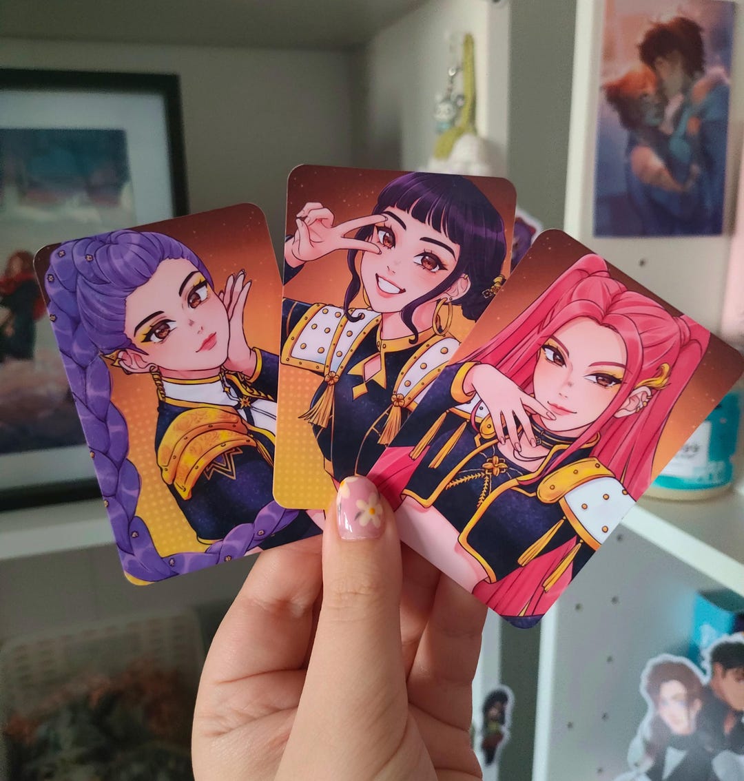 92PCS Cartes Photocards & Autocollants D-Demon H-Hunters - Set Cadeau Anniversaire Pour Fans Anime RU Mi Mi Ra Zo EY Jin (60 Cartes + 32 Stickers)