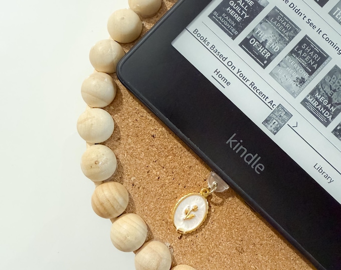 Gold and White Enamel Flower Kindle Charm (usb-c)