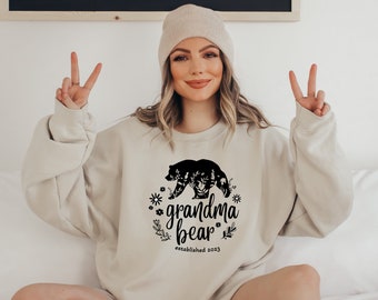 Personalized Grandma Sweatshirt, Grandma Bear Sweatshirt ,Custom Granny Sweater, Est Date Gramma Sweatshirt, Gift for Grandma, Nana Crewneck