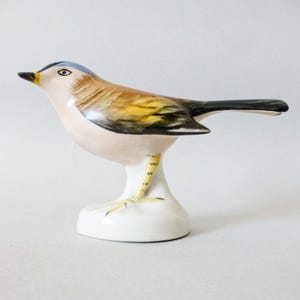 Vintage Hungarian porcelain  bird figurine, finch statuette FREE SHIPPING WORLDWIDE