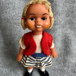 Rare Vintage Ari Doll, GDR 1970s, 14cm – Little Red Riding Hood/Sailor Style, Yarn Hair, Original Outfit, Collectible Condition