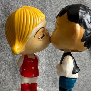 Rare USSR Kissing Bobblehead Dolls 1980s, 14 cm, brittle plastic, magnetic heads, excellent condition