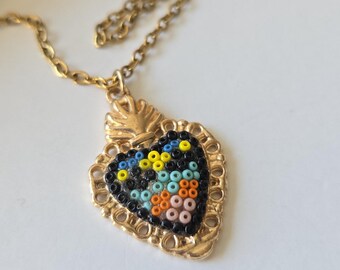 Collier sacré-coeur en perles fait main, Wixarika Bijoux d'art populaire