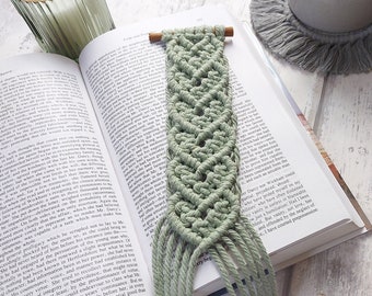 Macrame heart bookmark, Gift for book lover, Valentine&#39;s Day gift, Mother&#39;s day gift,