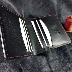 縦型レザー二つ折り財布 / 二つ折り財布メンズ / レザー二つ折りカードウォレット / 縦型二つ折りレザーウォレット / ベジタブルタンニンなめしレザー