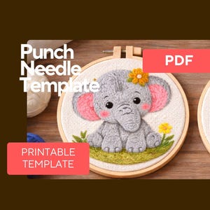 Peut inclure: Un motif de broderie au point de croix représentant un éléphant gris dans un cercle en bois. L'éléphant a des oreilles roses, une fleur jaune et est assis sur de l'herbe verte. Le texte "Punch Needle Template" et "Printable Template" est visible.