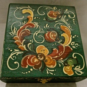 Medium size square box image 1