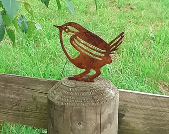 Rusty Metal Wren Bird Fence Topper / Post Topper Garden Ornament - from a metal animal collection