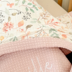 Rosa Blumen Baby Mädchen Decke, Waffel Musselin Decke, Baby Mädchen swaddle, handgemachte Decke, Neugeborenen Geschenk, personalisierte Baby Decke,