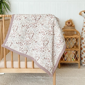 Manta personalizada para bebé con nombre – Muselina para envolver, manta bordada para bebé, manta personalizada para bebé, regalo para baby shower, regalo con el nombre del bebé imagen 2