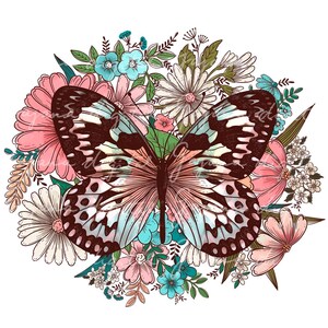 Puede incluir: Una ilustraci&oacute;n colorida de una mariposa con alas rosas, azules y marrones rodeada de una variedad de flores en tonos de rosa, blanco y azul.