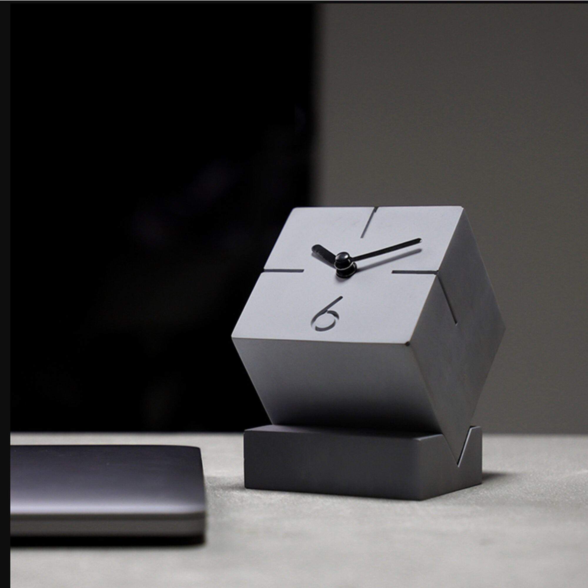 Minimalistische Zement Uhr/Desktop Mute Cube Uhr/Wohnzimmer | Etsy