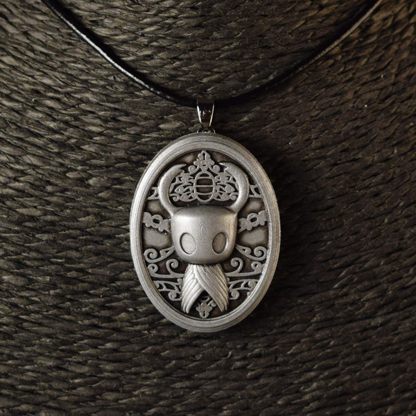 Pendentif Medaillon Chevalier Hollow Knight effet Argent Dorée Cuivre