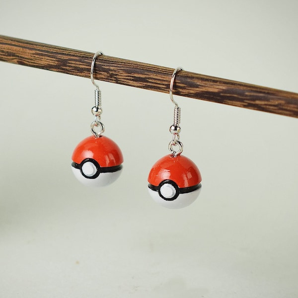 Boucle d'oreille pendante Pokeball