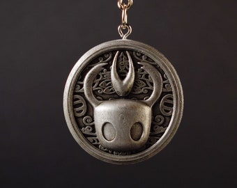 Custom keychain Medaillon Hollow Knight Knight and Hornet. Silver Gold Copper.