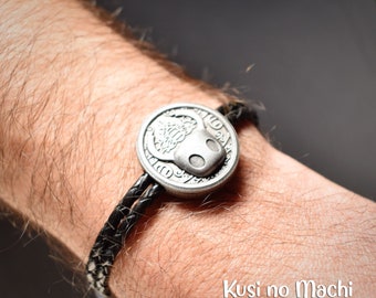 Hollow Knight Medaillon-Armband aus Harz und geflochtenem Leder