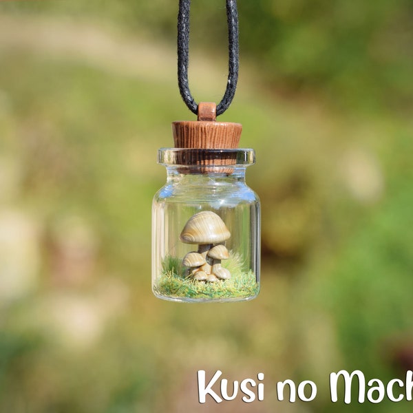 Pendentif Terrarium Champignon d'automne en bouteille porte-bonheur foret miniature