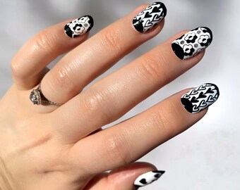 Floral Heart Black White Medium Length Oval Press-On Nails Fake Nails