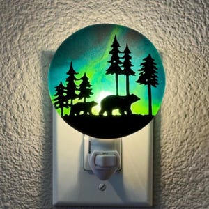 Handcrafted Resin Forest Nightlight – Mamma Bear and Cub – Manual or Light Sensor Plug-In