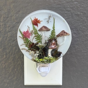 Handcrafted Woodland Nightlight in Browns | Clay Mushrooms & Real Forest Flora | Manual or Light Sensor