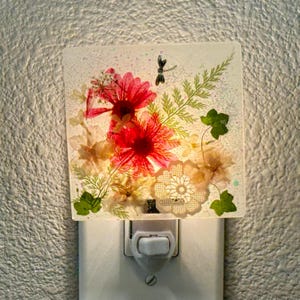 Handcrafted Floral Resin Night Light | Pressed Botanicals & Shimmer | Manual or Light Sensor