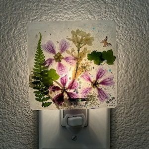 Handcrafted Floral Nightlight | Pressed Botanicals in Purple | Manual or Light Sensor