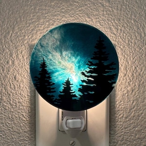 Handgemaakte Night Sky Resin Nightlight – Midnight Forest – Handmatig of lichtsensor plug-in
