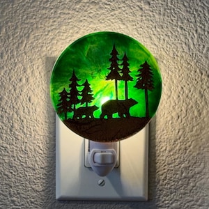 Luz nocturna de bosque artesanal: Mamá osa y su cachorro en cobre. Con sensor de luz o manual.