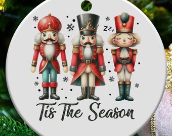 Kerst notenkraker ornamentset, handgeschilderd vakantiedecor, feestelijke notenkrakerversieringen, seizoensgebonden verzamelornamenten