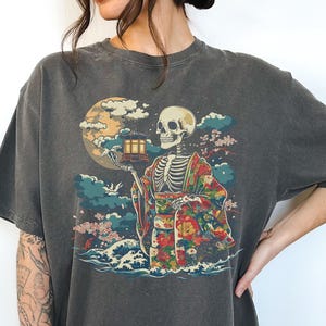 Comfort Colors Japanese Skeleton Samurai T-Shirt, Warrior Lantern Tee, Samurai  Shirt, Unique Graphic Tshirt, Gift for Him, Gift for Her