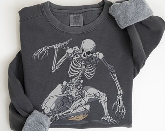 Comfort kleuren skelet grafisch T-shirt, Halloween skelet T-shirt, Spooky skelet T-shirt, gothic skelet shirt, Dark Academia Design T-shirt