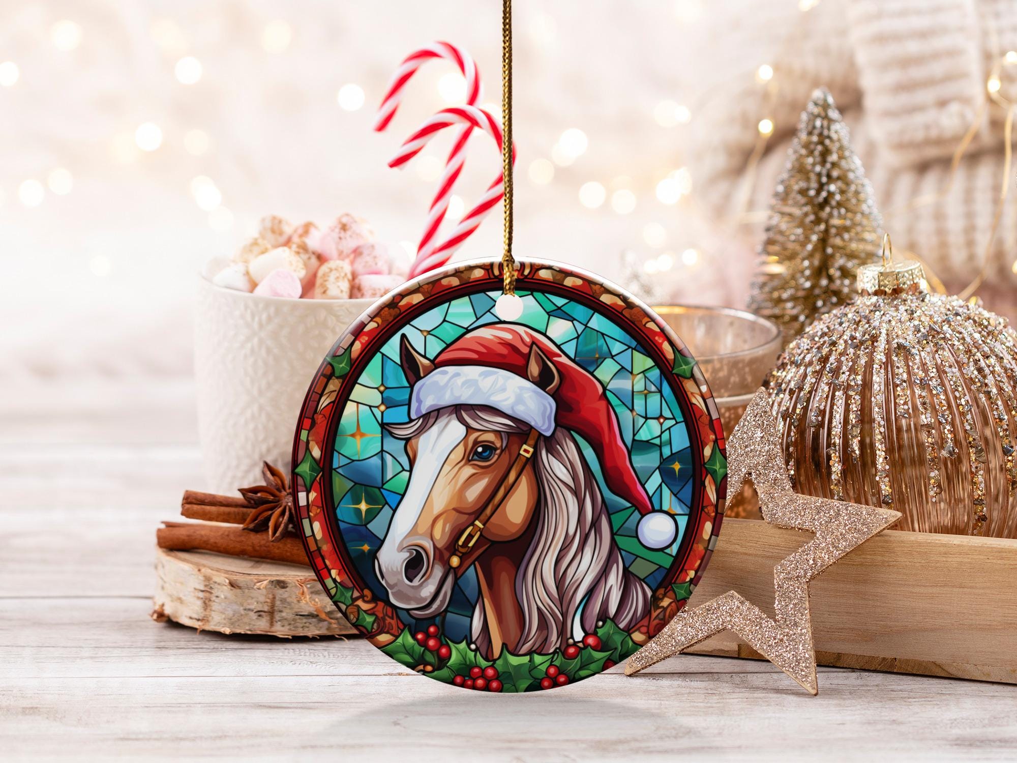 クリスマスの馬のオーナメント、サンタ帽子の馬、ホリデーオーナメント