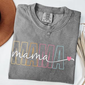 Comfort Colors Trendy MAMA T-Shirt for Moms, Cute Heart Design Tee, Mother&#39;s Day Gift, Sweatshirt for Mom, Pregnancy announcement Shirt