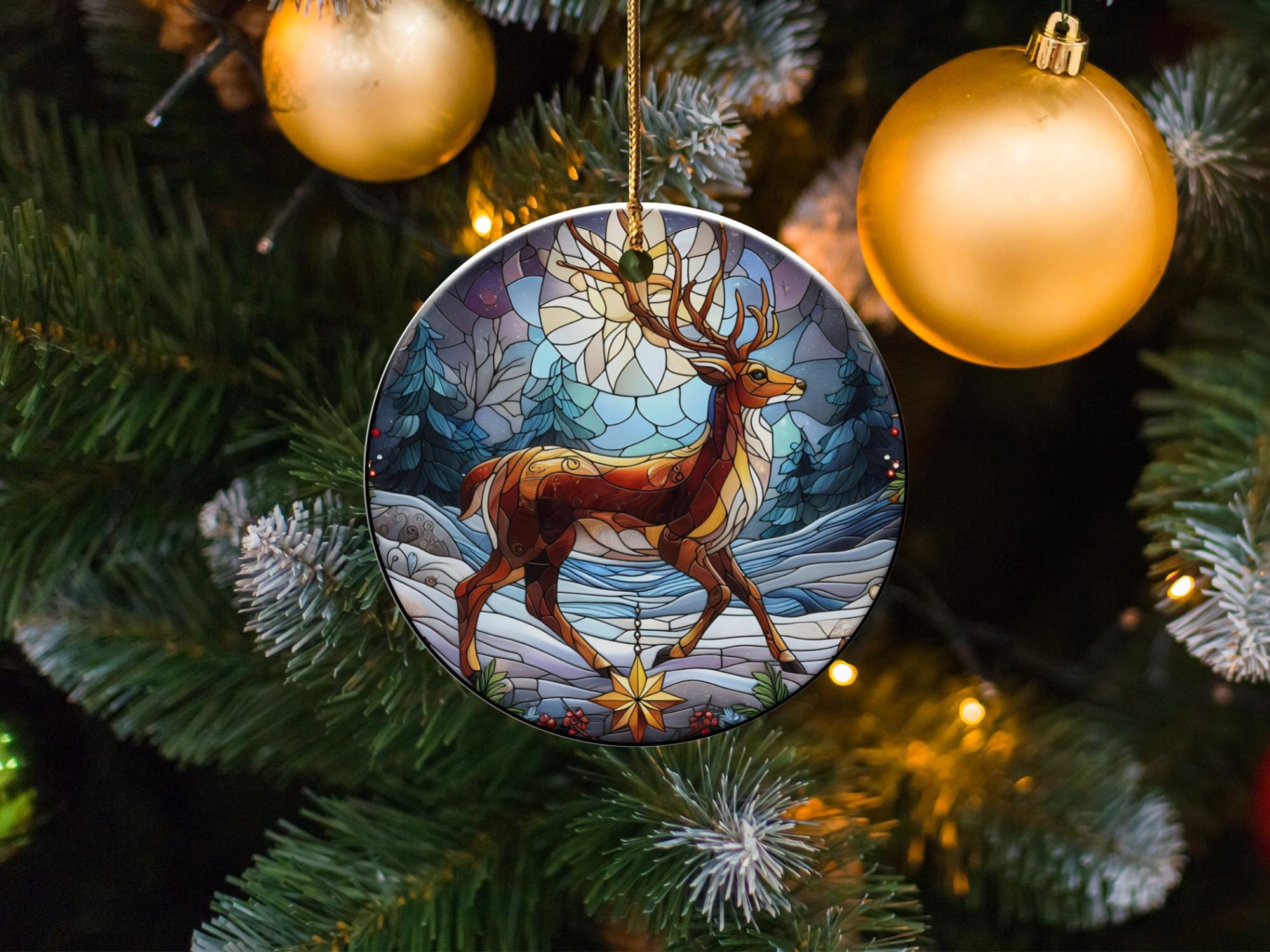 鹿のオーナメント、冬の風景の中の雄鹿、クリスマスツリーの