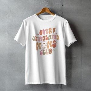 Koszulka Overstimulated Club, modna koszulka graficzna, miękka, pastelowa, unisexowa koszulka, swobodny, wygodny, uliczny krój, luźny krój zdjęcie 2