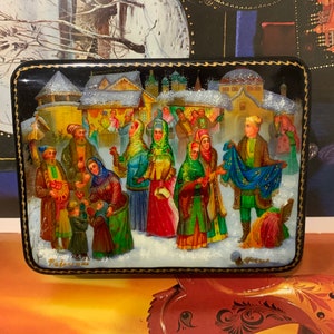 Russian Lacquer Box Mikheev Fedoskino Signed by Artist Decoupage Hand Made Painted