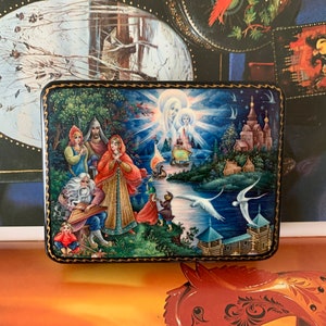 Russian Lacquer Box Mikheev Fedoskino Signed by Artist Decoupage Hand Made Painted