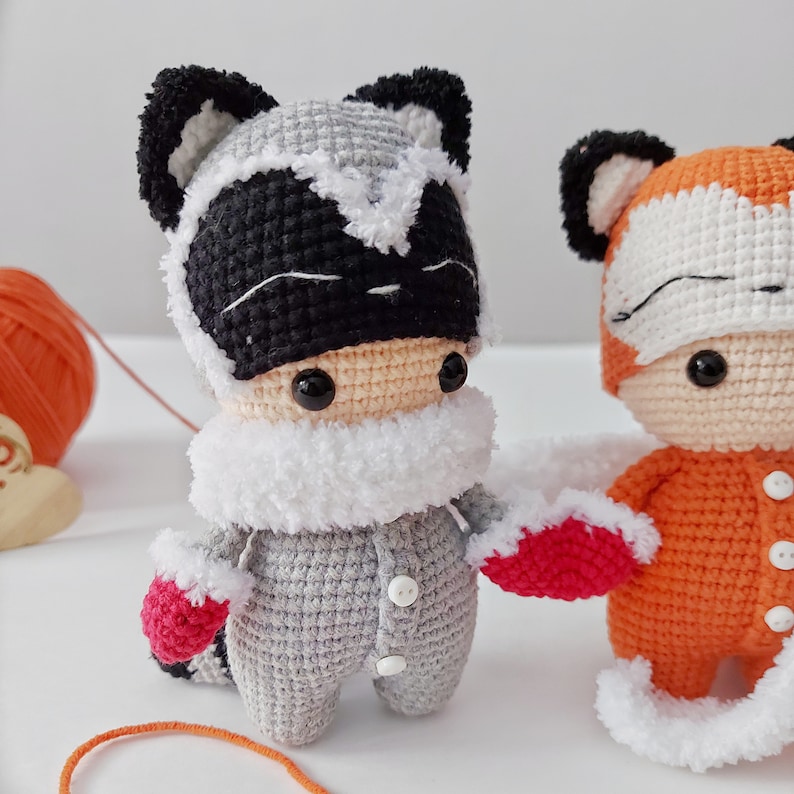 amigurumi crochet raccoon amigurumi crochet fox 2 in 1: crochet pattern Raccoon in love with fox amigurumi valentine