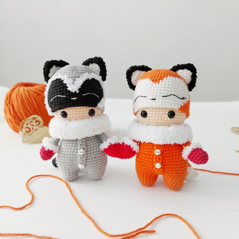 amigurumi crochet raccoon amigurumi crochet fox 2 in 1: crochet pattern Raccoon in love with fox amigurumi valentine