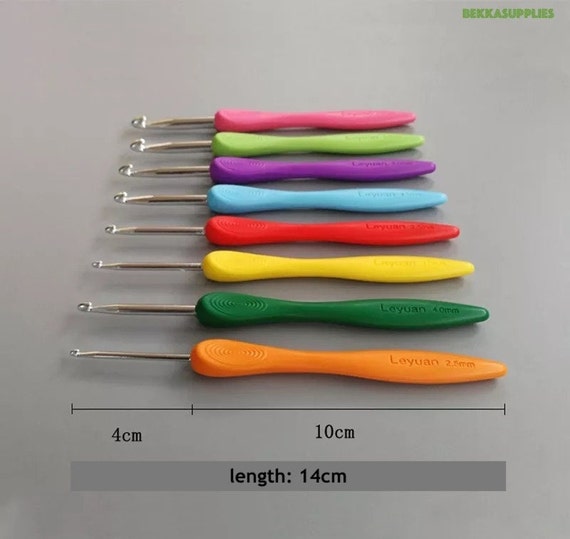 1 Set of 8pieces 2.5-6.0mm Crochet Hook Kit for DIY Crocheting