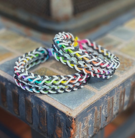 RUBBER BAND bracelets - Make it {{without}} a loom! VIDEO TUTORIAL