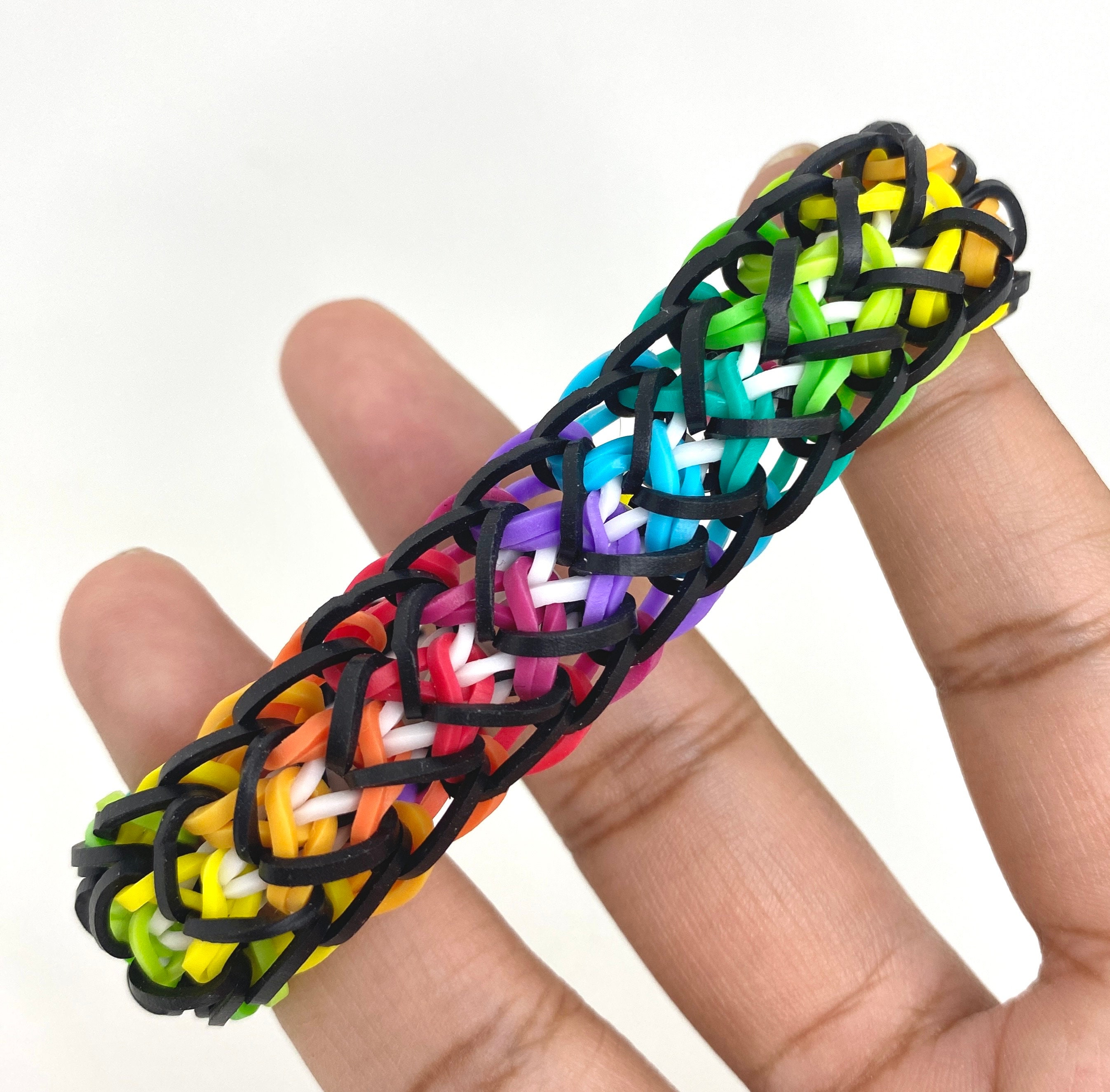 KABEER ART Color DIY Loom Band Kit with 4200 Colorful Rubber Bands for  Making Bracelets, Key Chains, Necklaces Etc(Multi) : Amazon.in: Toys & Games