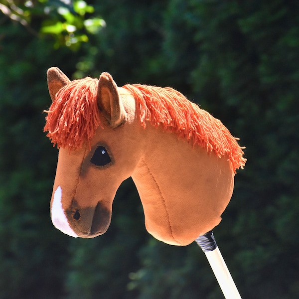 Kastanje Hobbypaard met korte manen en tinten + STICK