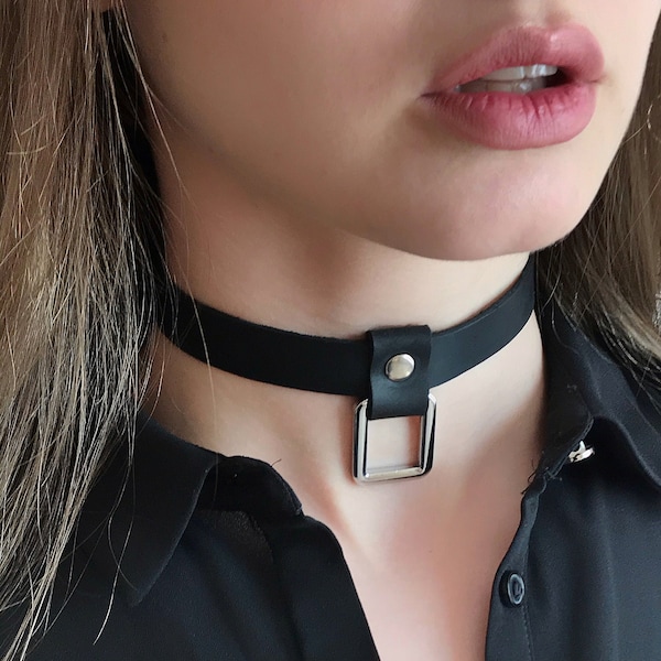 Choker with pendant, leather choker, collar with pendant, biker choker, kitty collar, necklace with square.