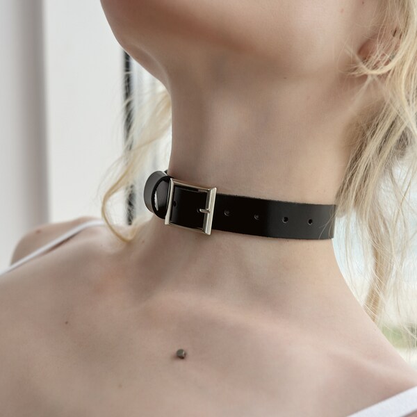 Leather choker, leather collar, collar with buckle, biker choker, kitty collar with buckle, pinstripe choker.