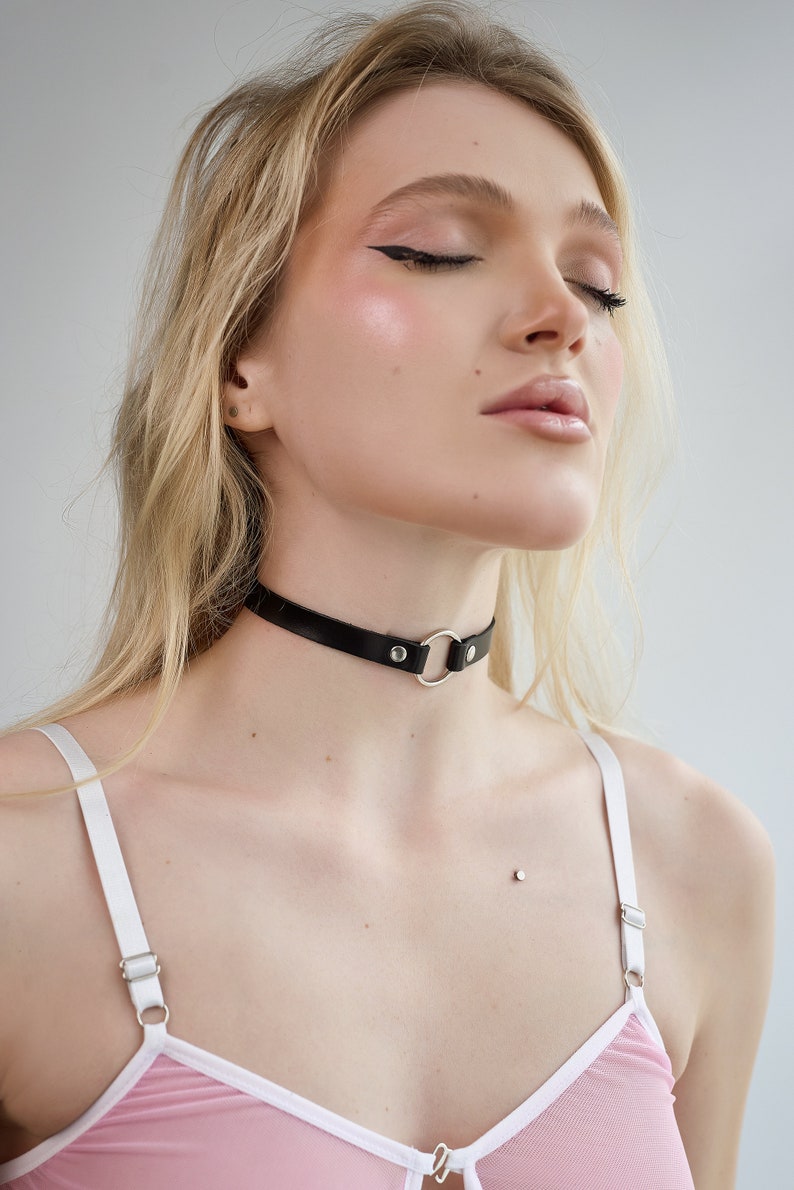 Basic choker with mini o-ring, leather choker, collar with o-ring, biker choker, kitty collar with o-ring, black choker with O-ring. image 3