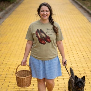 Camiseta "No hay lugar como el hogar" de Red Ruby Slippers / Camiseta del Mago de Oz