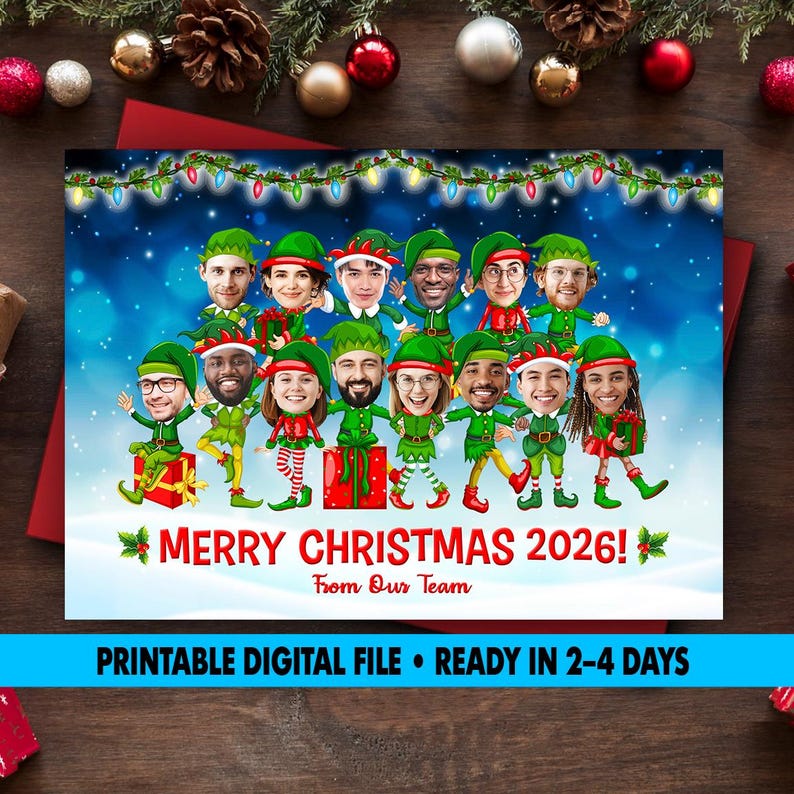 Puede incluir: Una tarjeta de felicitaci&oacute;n navide&ntilde;a con un grupo de elfos de dibujos animados con rostros realistas, vestidos con trajes verdes y rojos. El texto dice MERRY CHRISTMAS 2026! From Our Team. El fondo es una escena azul nevada con luces colgantes.