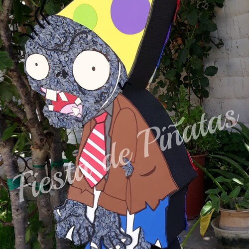 Pinata d'anniversaire zombie de 23 pouces de haut.